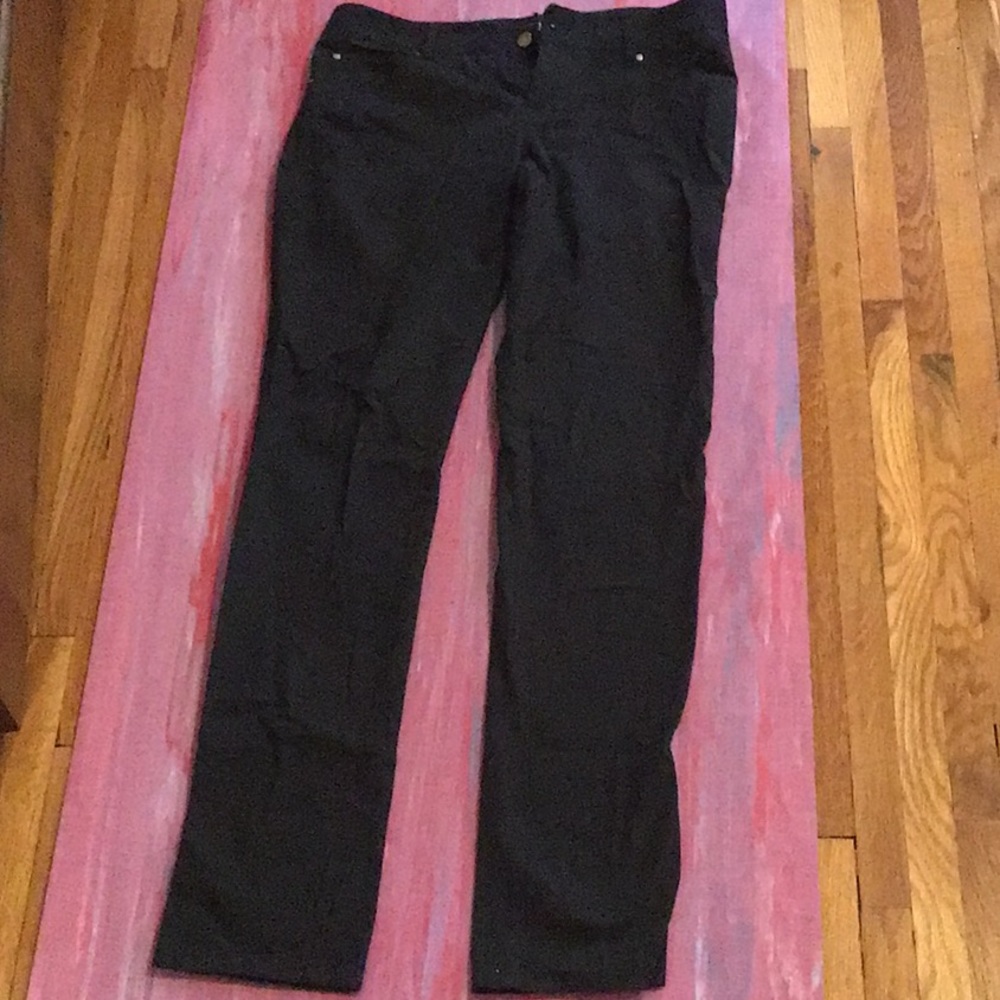 Alice+Olivia black low rise skinny pants.